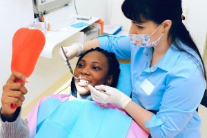Blanqueamiento dental Adeslas: tipos y consejos