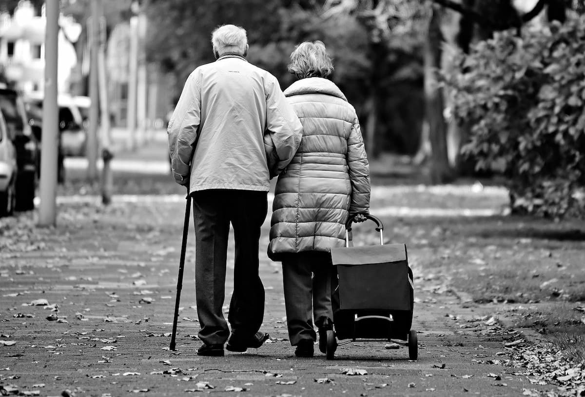 pareja personas mayores